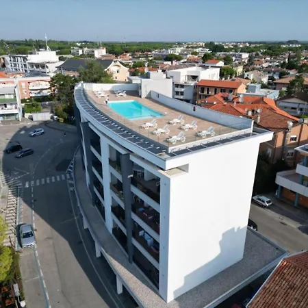 Rooftop Pool And Sea Breeze In Modern Flat Apartman
