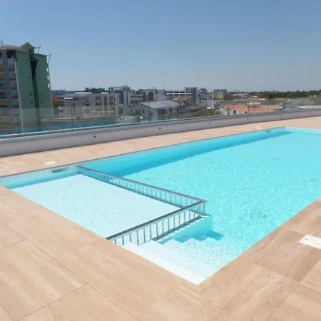 Rooftop Pool And Sea Breeze In Modern Flat Apartman Bibione